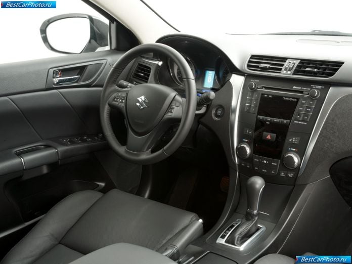 2010 Suzuki Kizashi - фотография 41 из 83