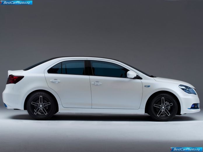 2011 Suzuki Kizashi Ecocharge Concept - фотография 5 из 10 2011 Suzuki Kizashi Ecocharge Concept - фотография 5 из 10