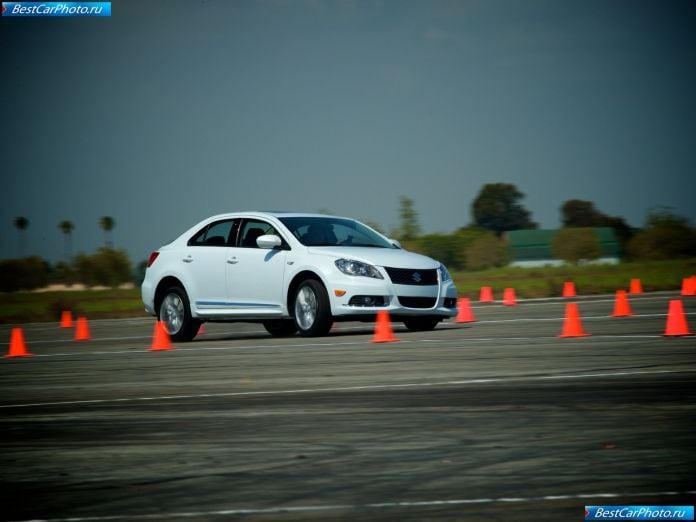 2011 Suzuki Kizashi Sport - фотография 32 из 63