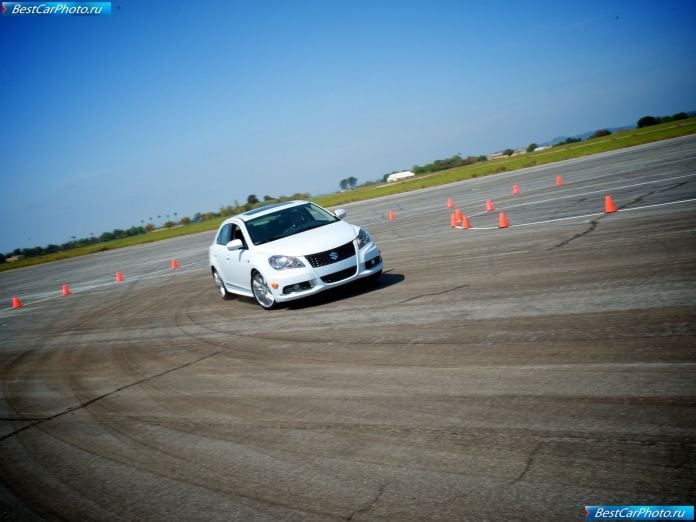 2011 Suzuki Kizashi Sport - фотография 41 из 63