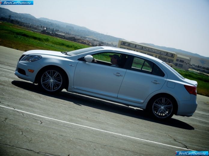 2011 Suzuki Kizashi Sport - фотография 46 из 63