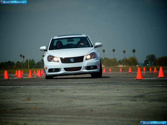 2011 Suzuki Kizashi Sport - фотография 49 из 63