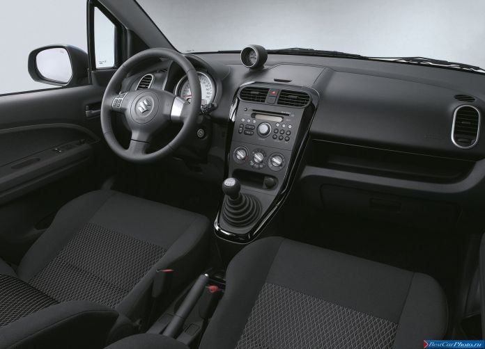 2012 Suzuki Splash - фотография 30 из 34 2012 Suzuki Splash - фотография 30 из 34