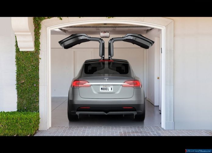 2012 Tesla Model X Prototype - фотография 7 из 12