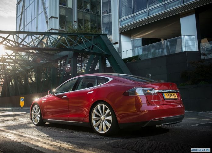 2013 Tesla Model S - фотография 74 из 138