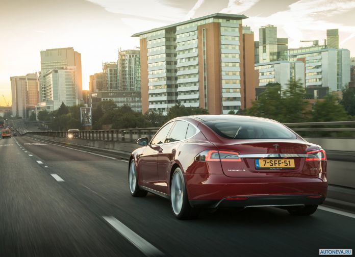 2013 Tesla Model S - фотография 84 из 138