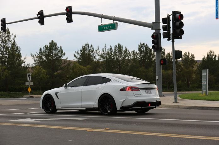 2015 Tesla Model S Elizabeta Larte-Design - фотография 36 из 58