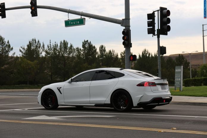 2015 Tesla Model S Elizabeta Larte-Design - фотография 38 из 58