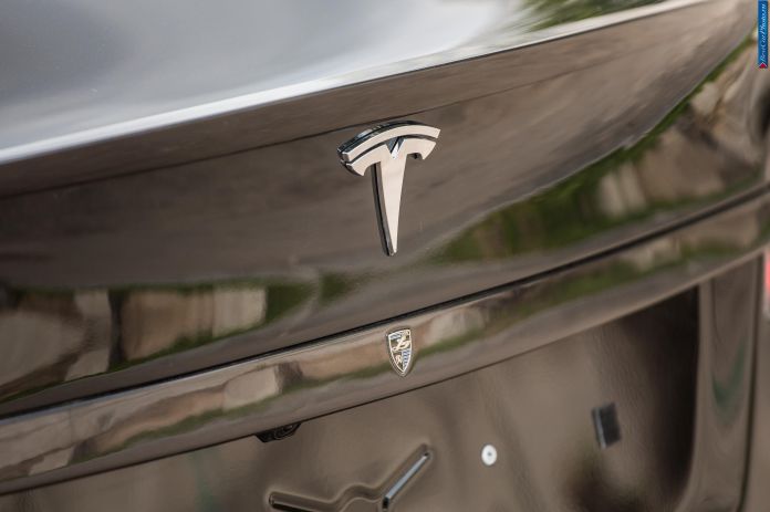 2015 Tesla Model S Elizabeta Larte-Design - фотография 53 из 58