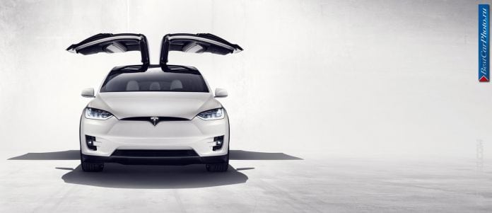 2016 Tesla Model X - фотография 2 из 5