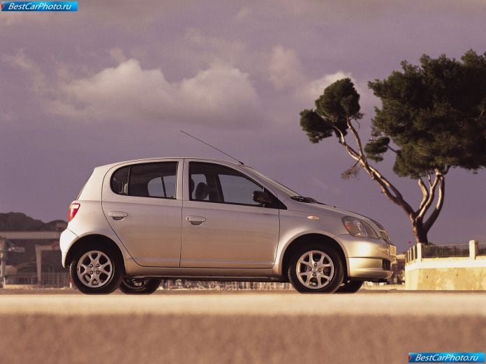 1999 Toyota Yaris - фотография 10 из 45