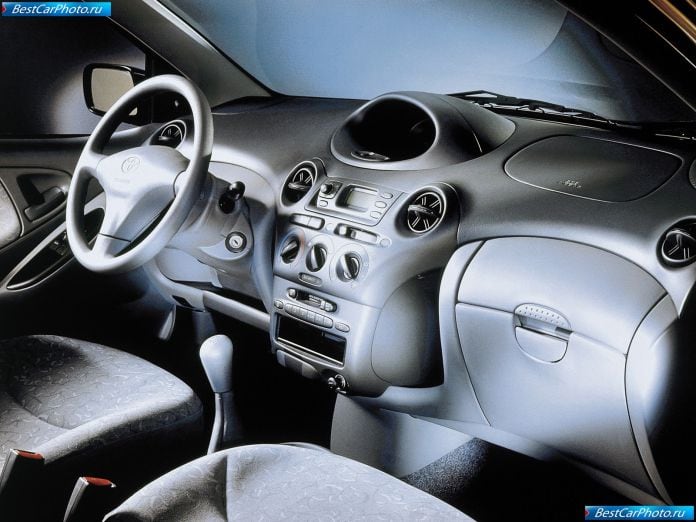 1999 Toyota Yaris - фотография 35 из 45