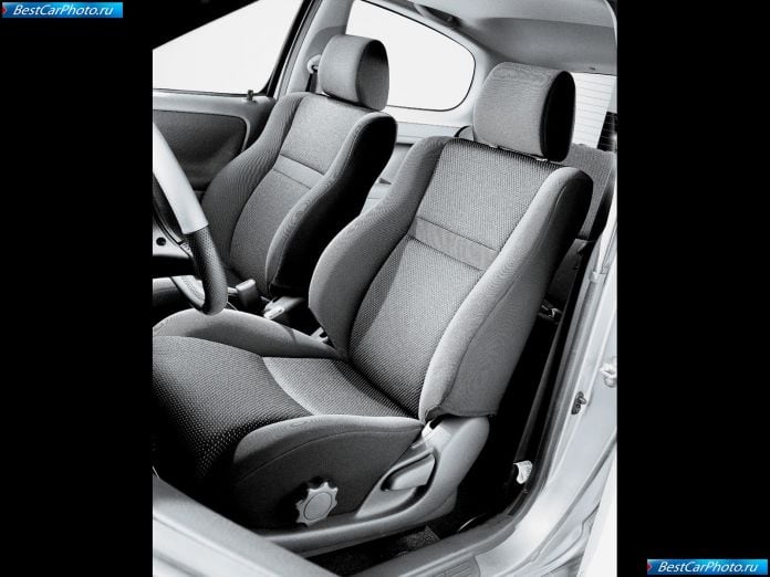 1999 Toyota Yaris - фотография 40 из 45