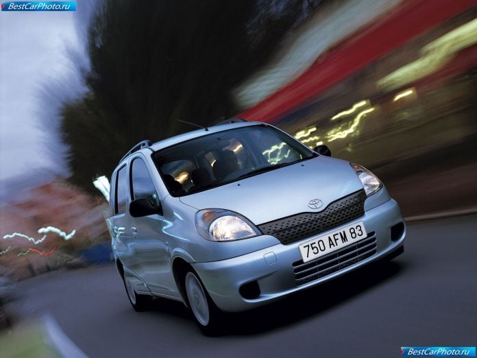 2000 Toyota Yaris Verso - фотография 2 из 29