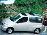 toyota_2000-yaris_verso_1600x1200_016.jpg