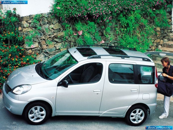2000 Toyota Yaris Verso - фотография 16 из 29