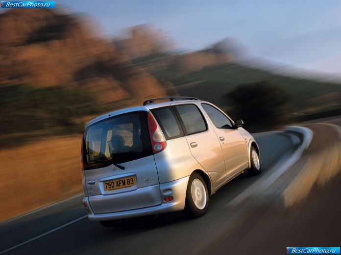 2000 Toyota Yaris Verso - фотография 17 из 29