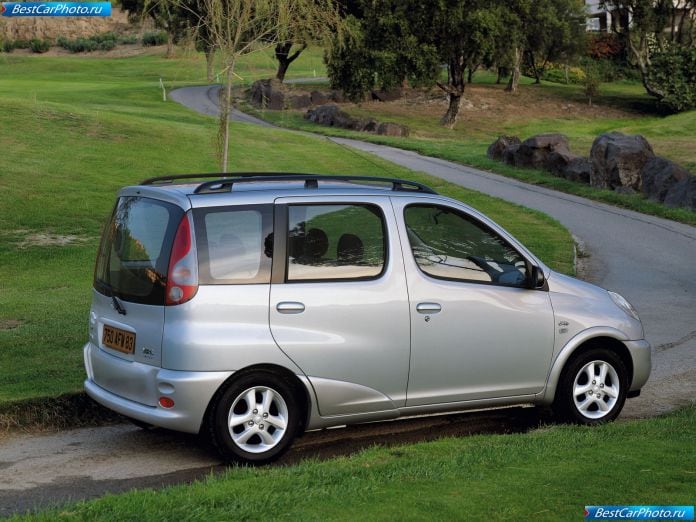 2000 Toyota Yaris Verso - фотография 20 из 29
