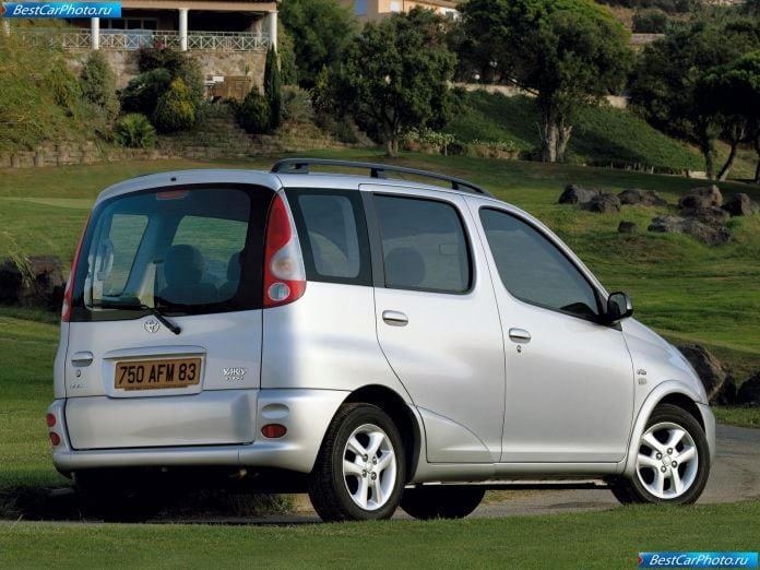 2000 Toyota Yaris Verso - фотография 21 из 29