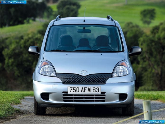 2000 Toyota Yaris Verso - фотография 23 из 29