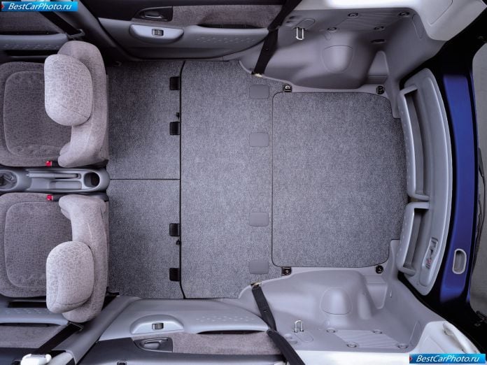2000 Toyota Yaris Verso - фотография 26 из 29