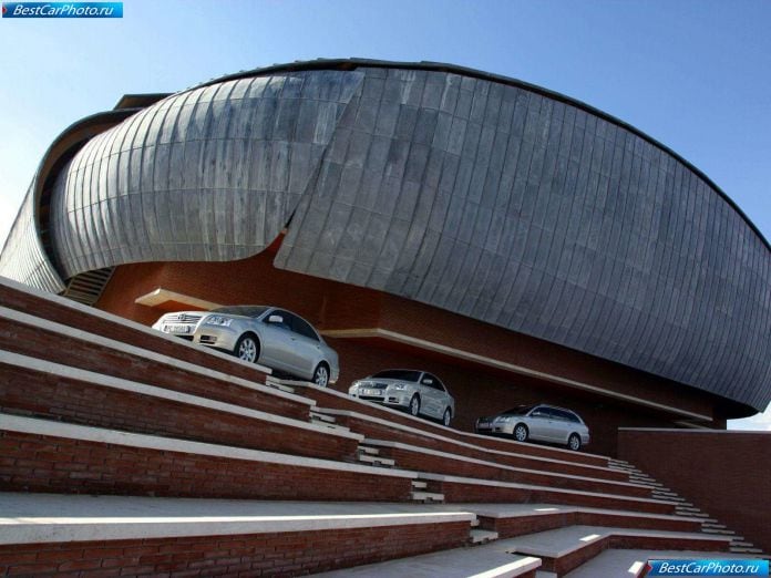 2003 Toyota Avensis - фотография 1 из 31