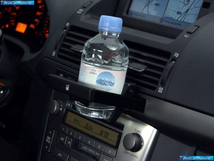 2003 Toyota Avensis - фотография 12 из 31