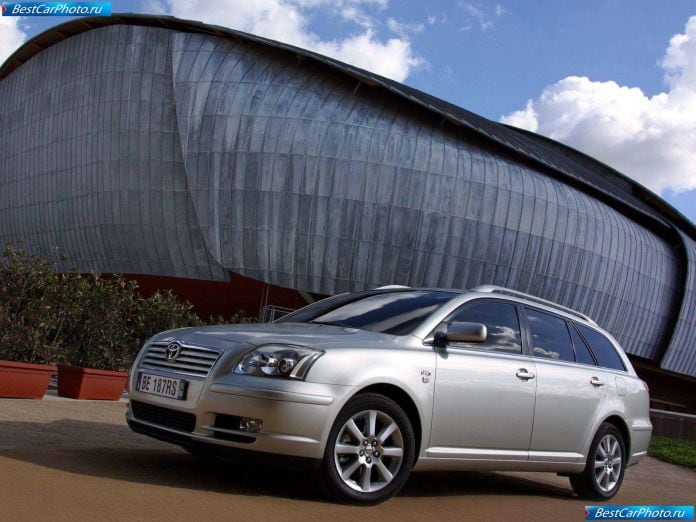 2003 Toyota Avensis Estate - фотография 1 из 15