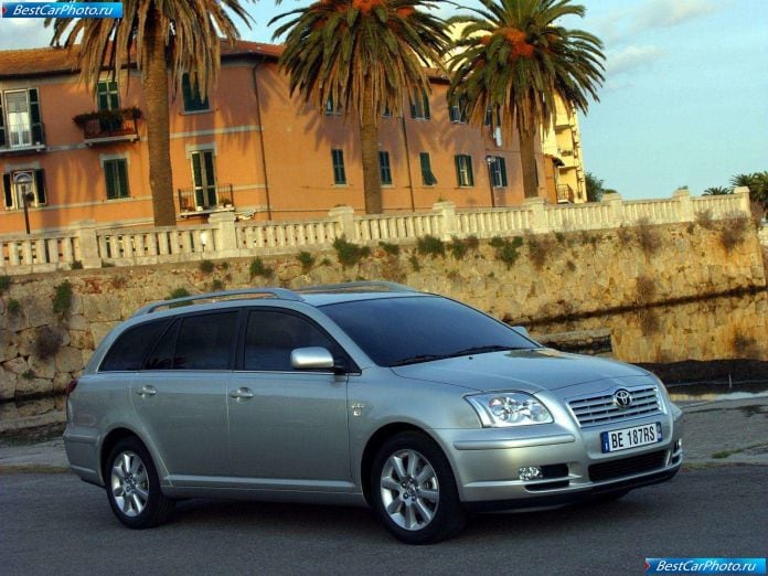 2003 Toyota Avensis Estate - фотография 2 из 15