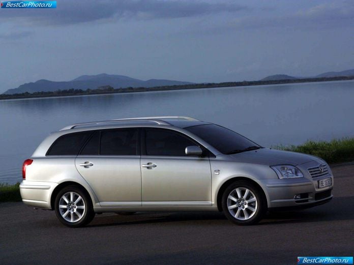 2003 Toyota Avensis Estate - фотография 6 из 15