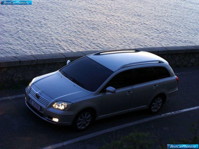 2003 Toyota Avensis Estate - фотография 8 из 15