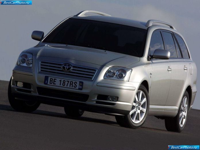 2003 Toyota Avensis Estate - фотография 10 из 15