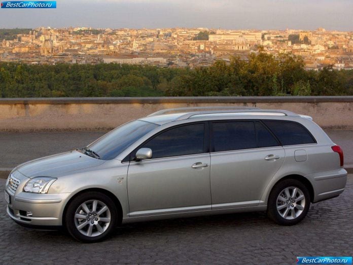 2003 Toyota Avensis Estate - фотография 11 из 15