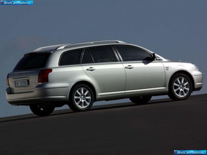 2003 Toyota Avensis Estate - фотография 13 из 15