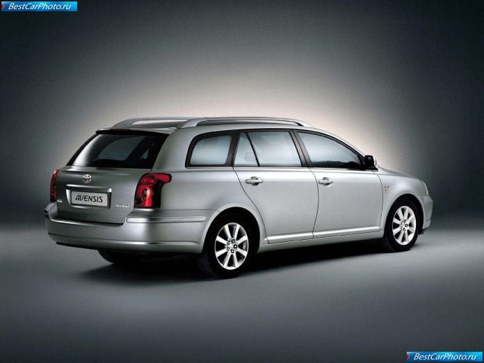 2003 Toyota Avensis Estate - фотография 14 из 15