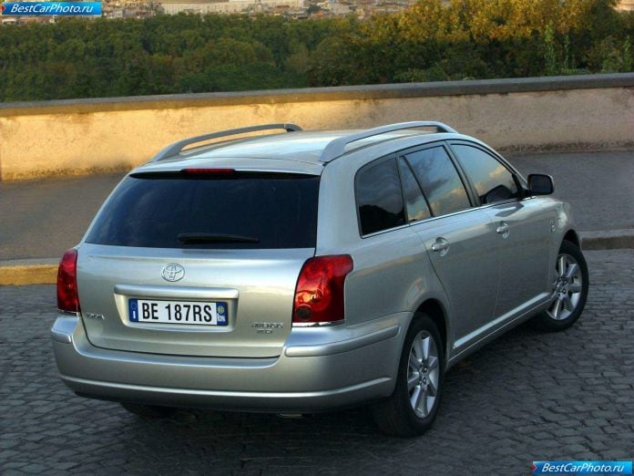 2003 Toyota Avensis Estate - фотография 15 из 15