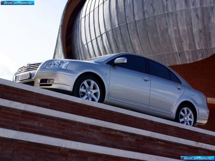 2003 Toyota Avensis Sedan - фотография 2 из 14