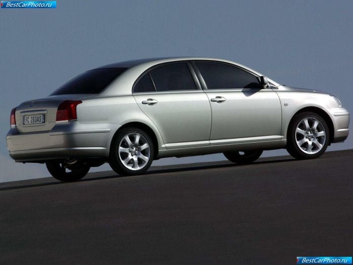 2003 Toyota Avensis Sedan - фотография 12 из 14