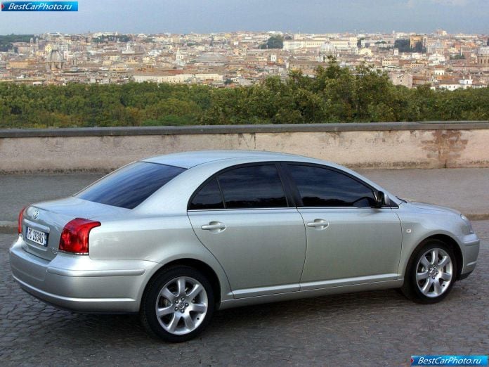 2003 Toyota Avensis Sedan - фотография 13 из 14