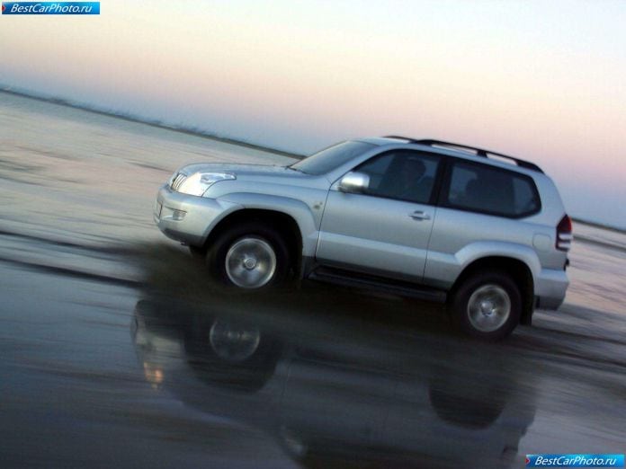 2003 Toyota Land Cruiser 3d - фотография 7 из 58