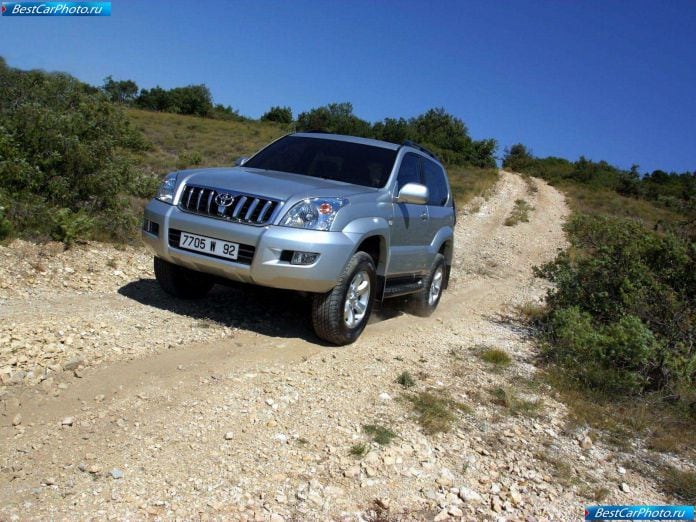 2003 Toyota Land Cruiser 3d - фотография 18 из 58