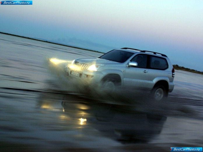 2003 Toyota Land Cruiser 3d - фотография 30 из 58