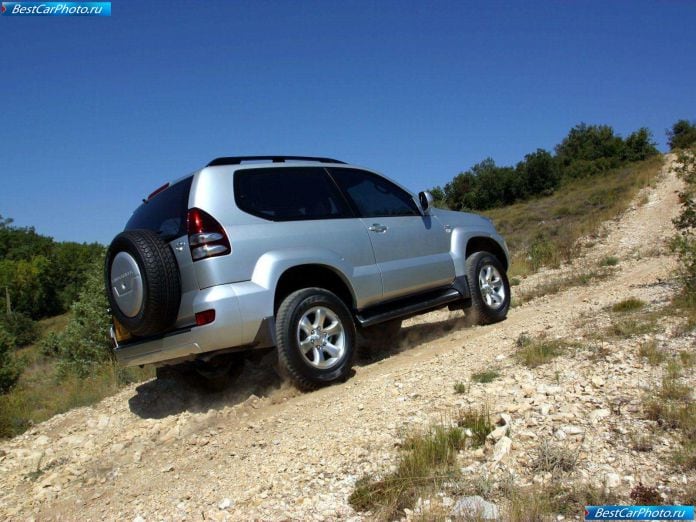 2003 Toyota Land Cruiser 3d - фотография 31 из 58