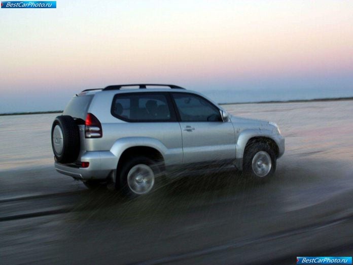 2003 Toyota Land Cruiser 3d - фотография 34 из 58