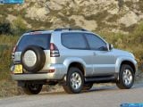 toyota_2003-land_cruiser_3d_1600x1200_043.jpg