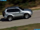 toyota_2003-land_cruiser_3d_1600x1200_044.jpg