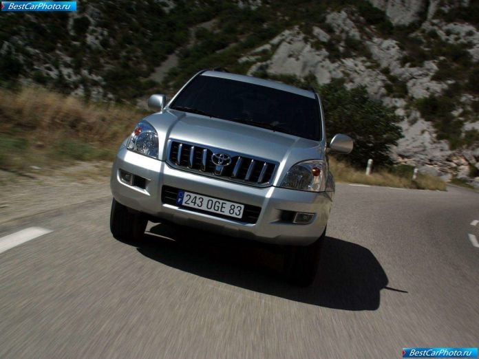 2003 Toyota Land Cruiser 5d - фотография 11 из 50