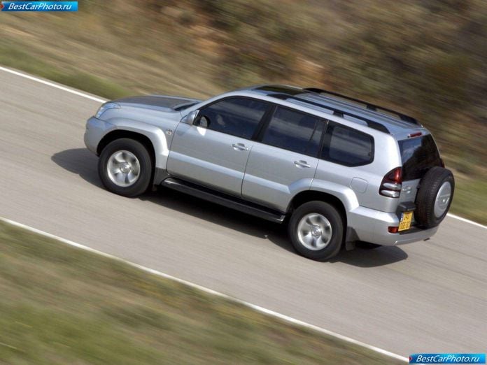 2003 Toyota Land Cruiser 5d - фотография 18 из 50