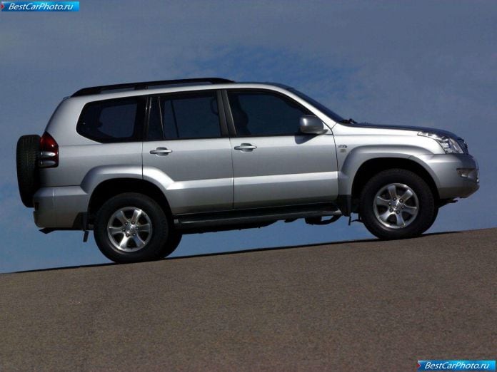 2003 Toyota Land Cruiser 5d - фотография 19 из 50