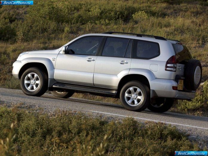 2003 Toyota Land Cruiser 5d - фотография 21 из 50